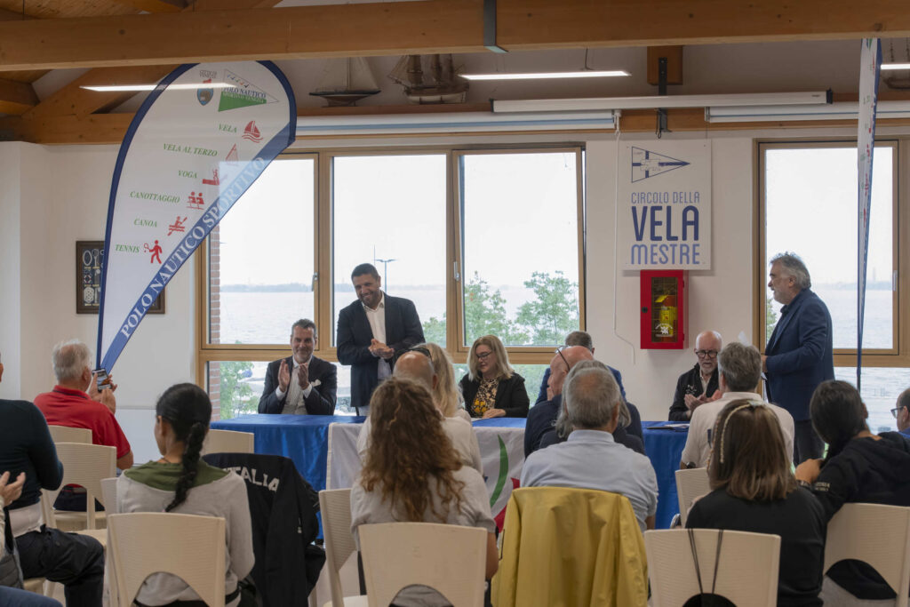 Il pubblico e i relatori del workshop Per lo sviluppo del Para Sailing sul territorio al Circolo della Vela Mestre